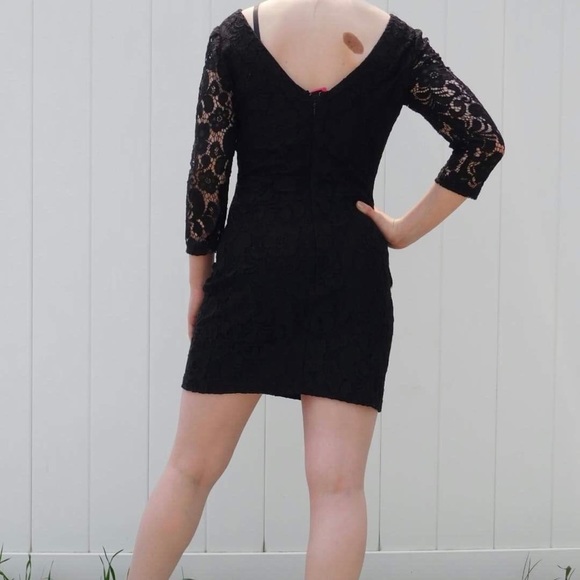 Le Chateau Sleeved Cocktail Dress - Picture 2 of 3